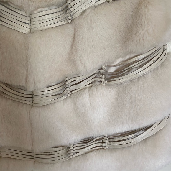 Bebe Bone Faux Fur Caplet w/ Leather Trim. Small - Picture 9 of 11